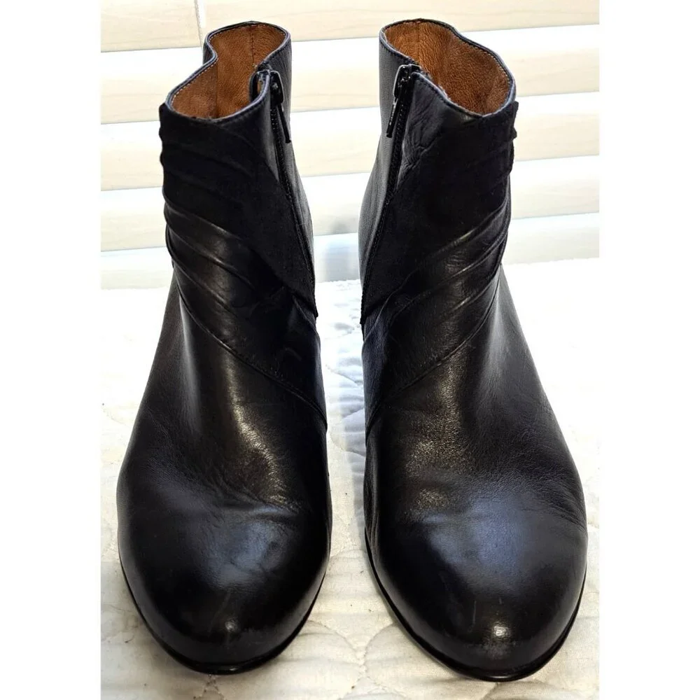 Sofft Women's 8.5M Black Ophelia Heeled Leather Zip Up Ankle Boots FLAW